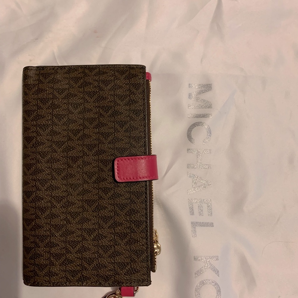 Michael Kors wristlet
